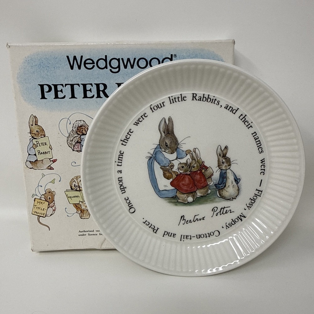 Beatrix Potter Wedgwood Peter Rabbit Round Compotier 6" Made in England New Box